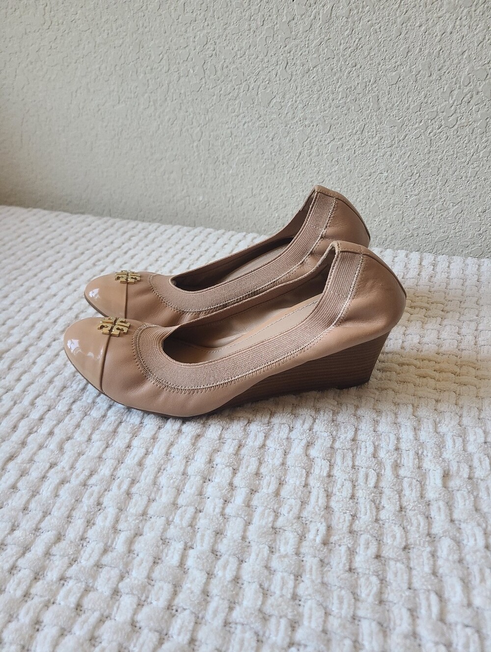 Tory Burch Women's Tan Wedge Ballet Flats with Gold Accent Women's Size 7